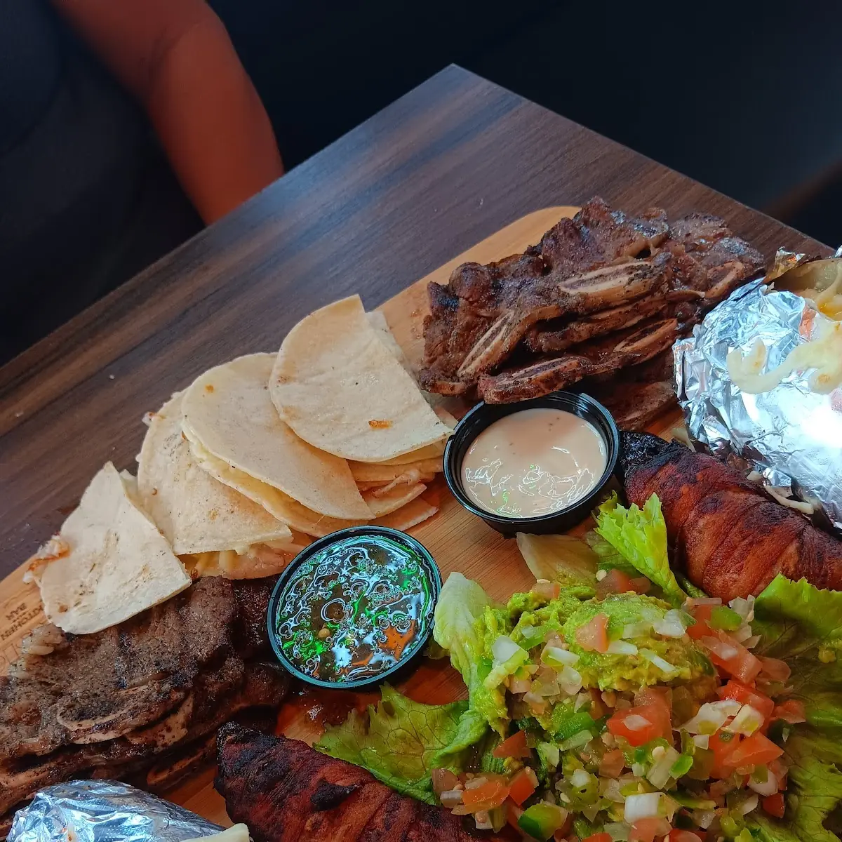 Classico Sampler Plate