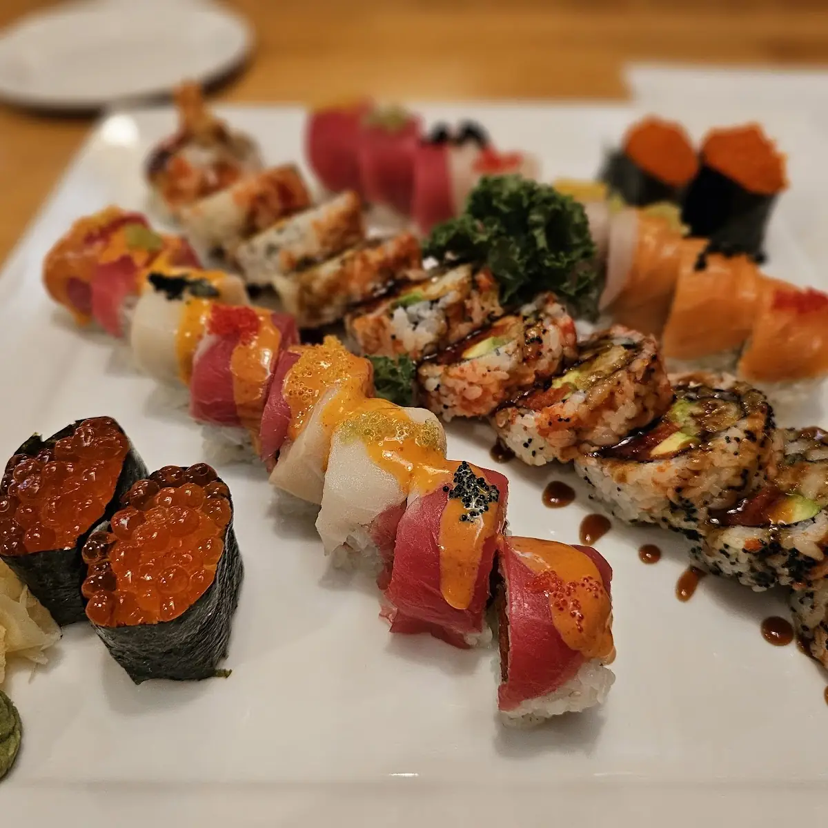 Sushi Deluxe 16 pcs