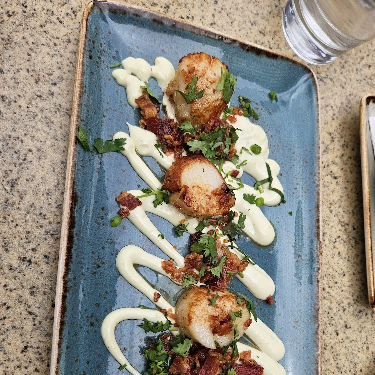 Seared Scallops w Roasted Jalapeño Aioli