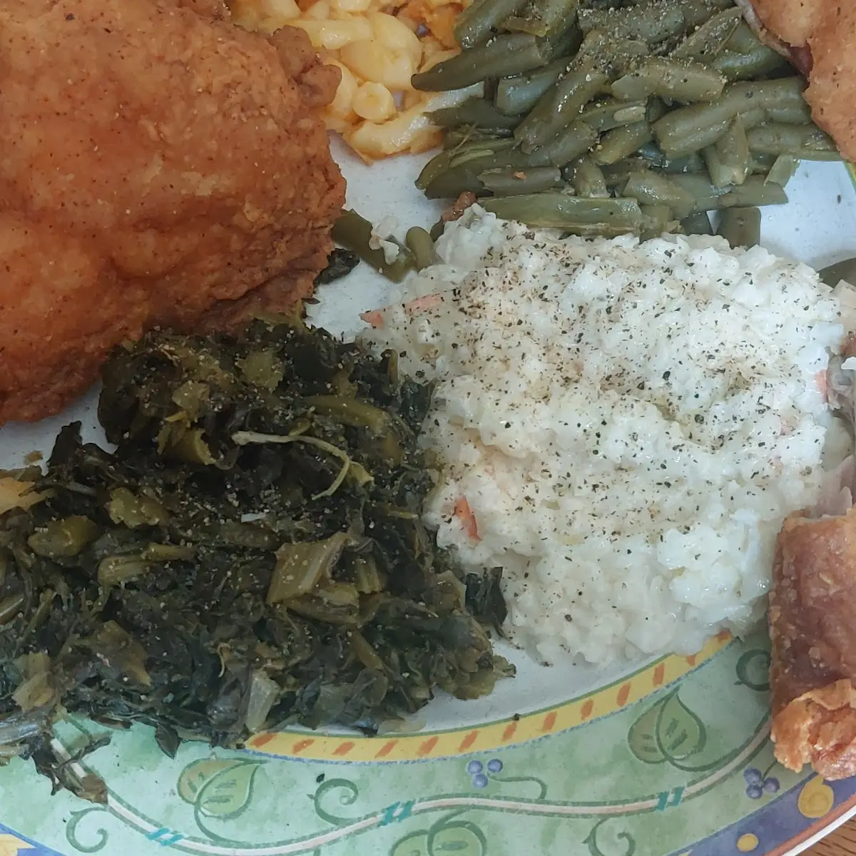 Hot Chicken Greens Mac & Cheese Wedges Green Beans