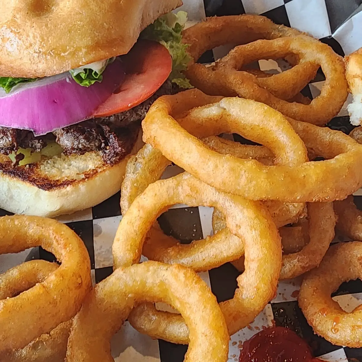 Hamburger with Onion Rings