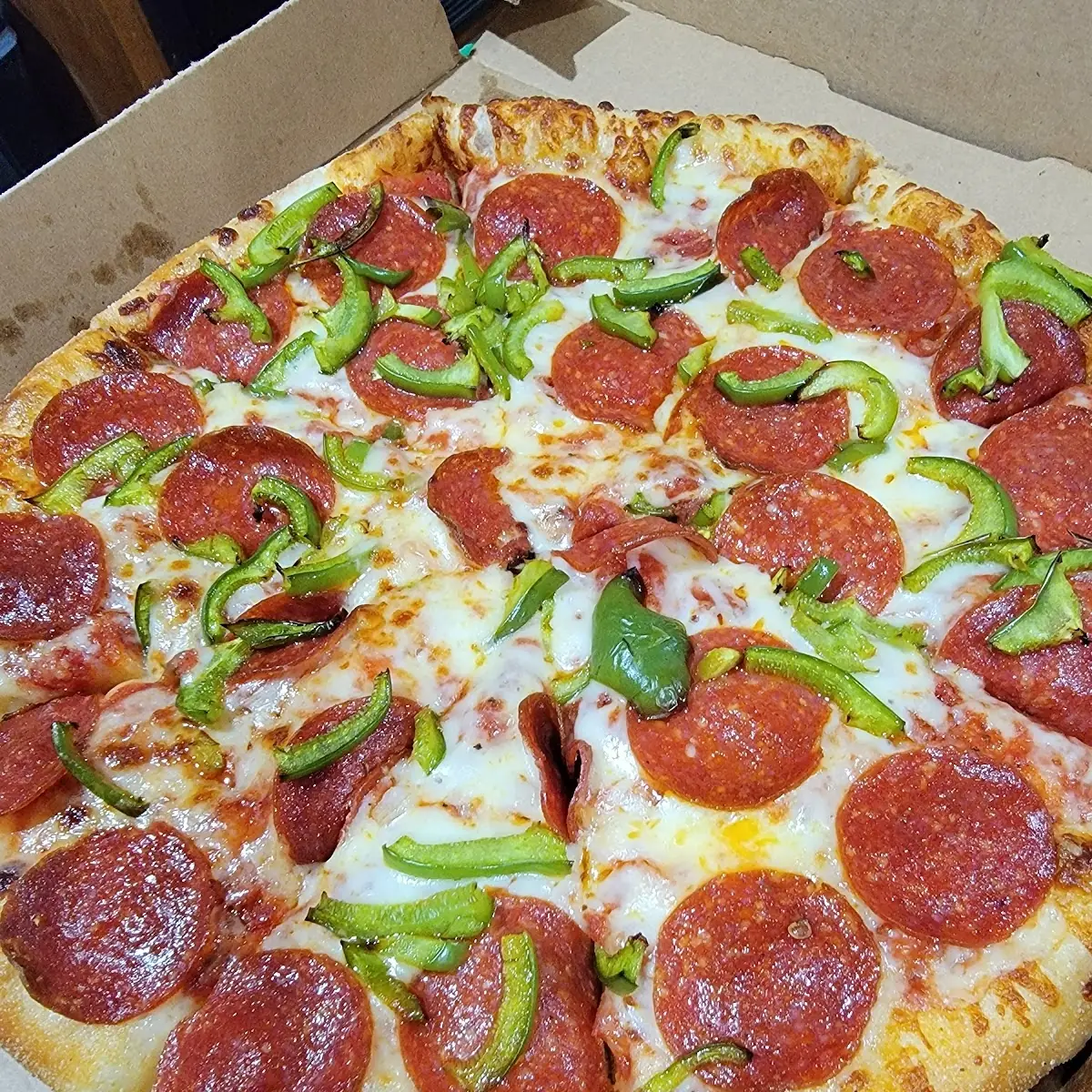 Medium Pepperoni with Green Peppers