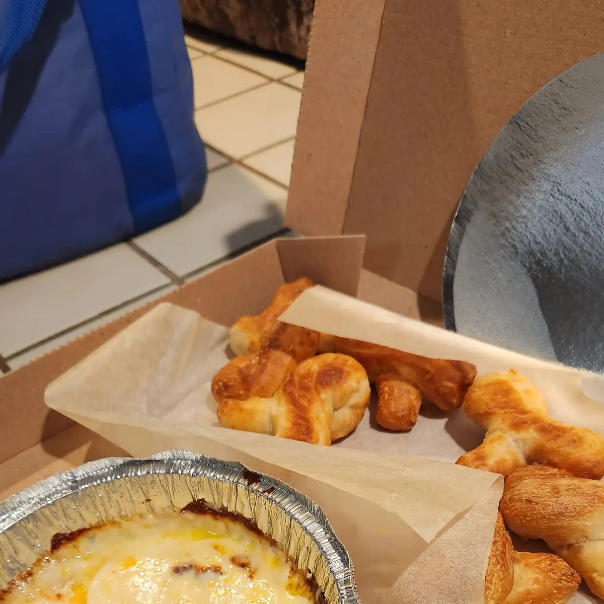 Bread Twist with 5 Cheese Dip