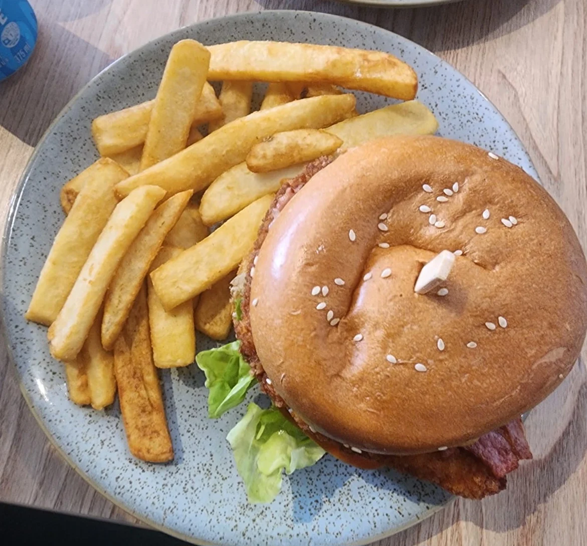 Burger and Fries, Lavish Cafe