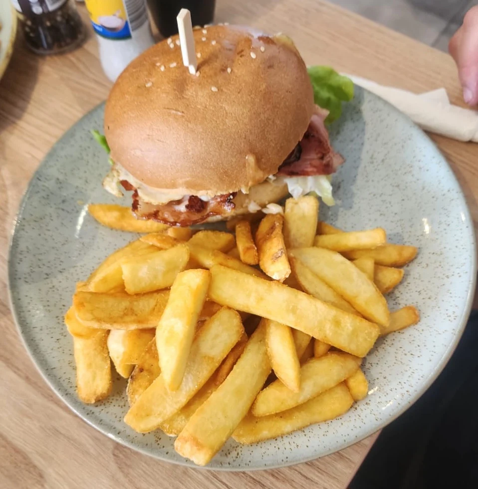 Burger the Lot and Fries, Lavish Cafe