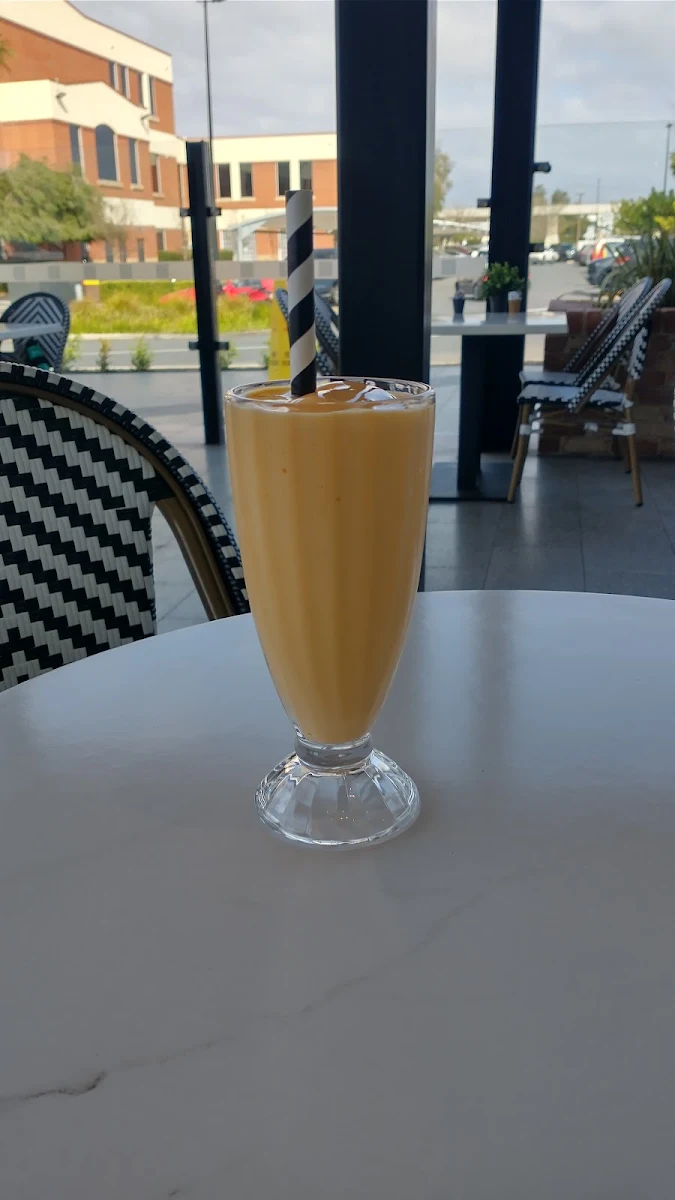 Mango Smoothie, Lavish Cafe