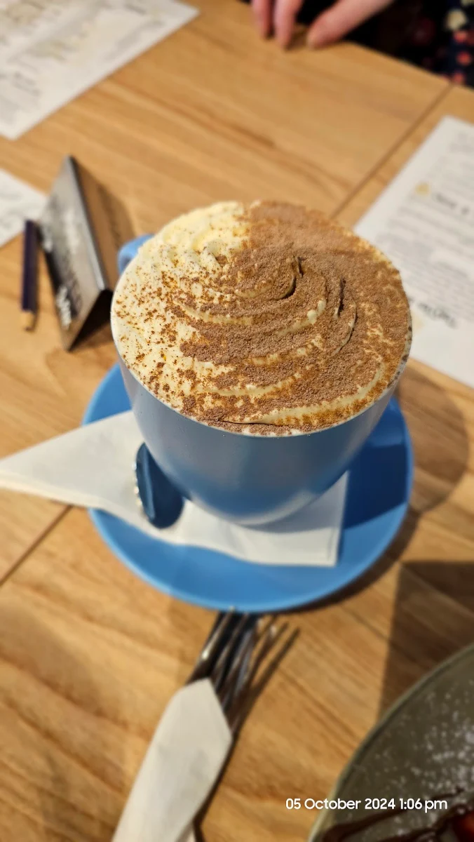Vienna Mocha, Lavish Cafe