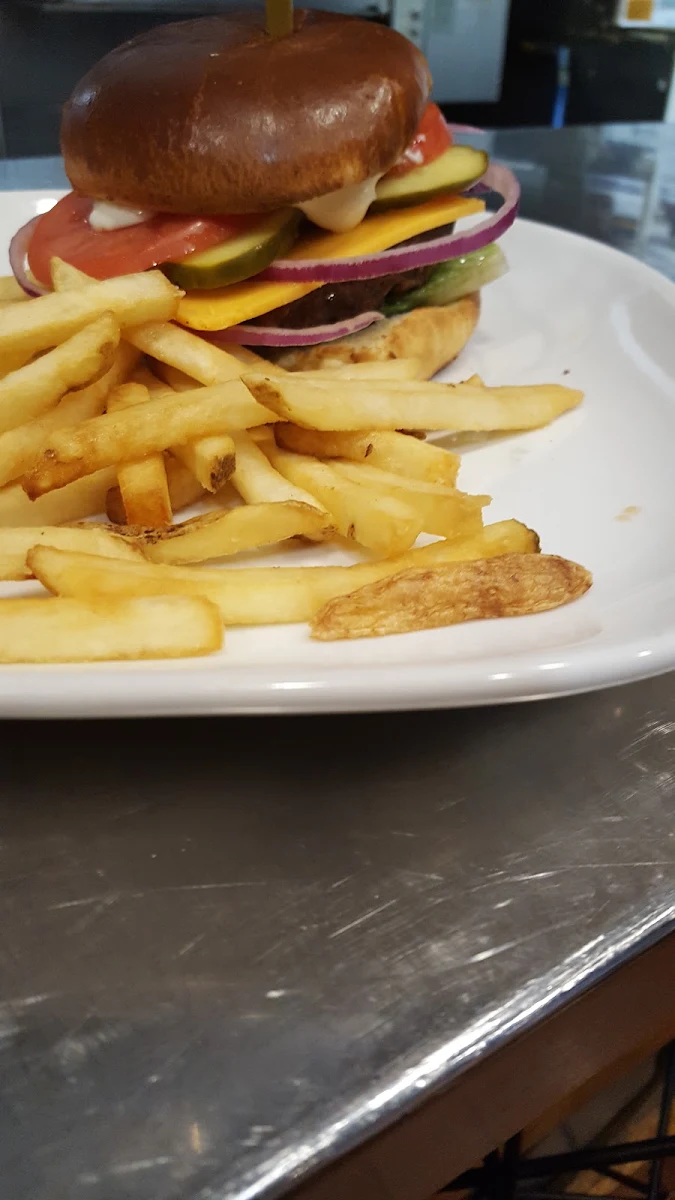 MVB Burger, Boston Pizza