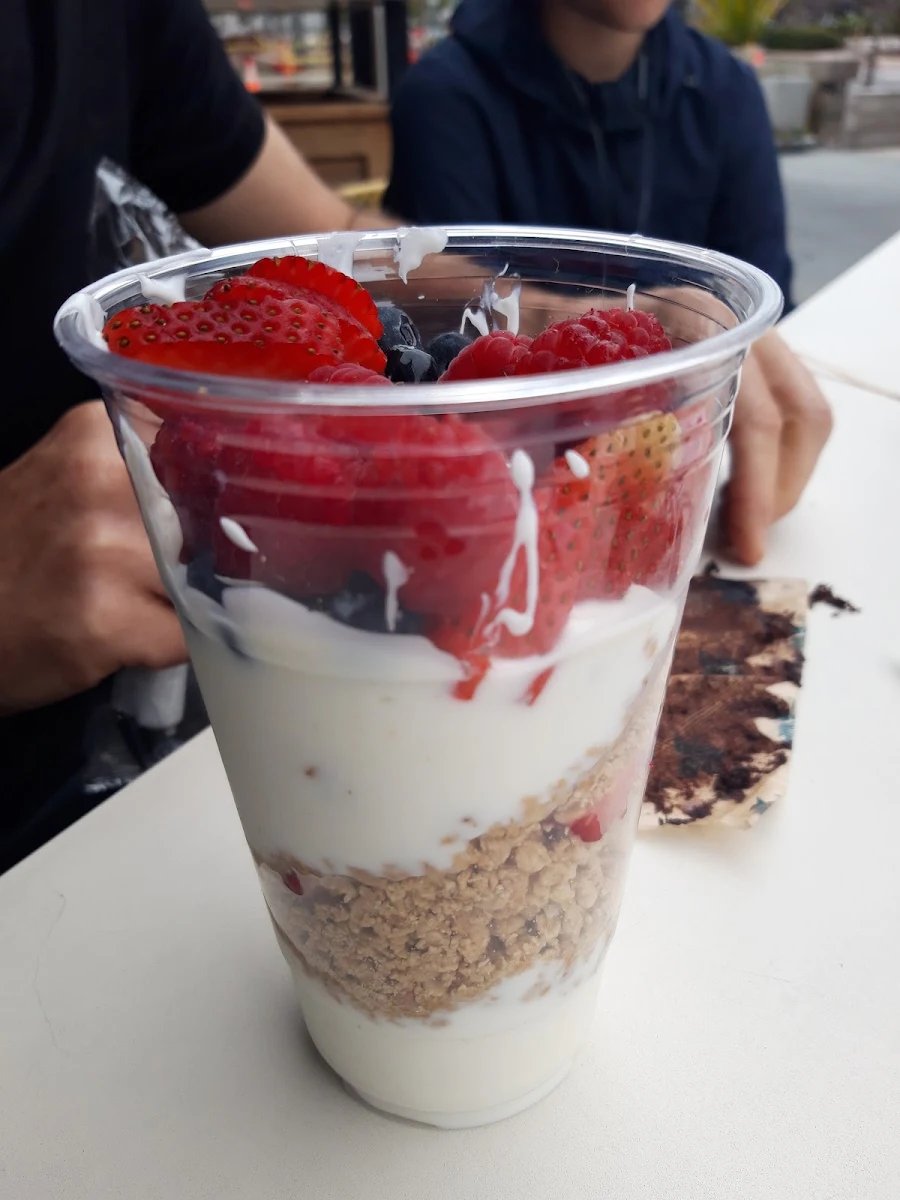 Fresh Yogurt Parfait