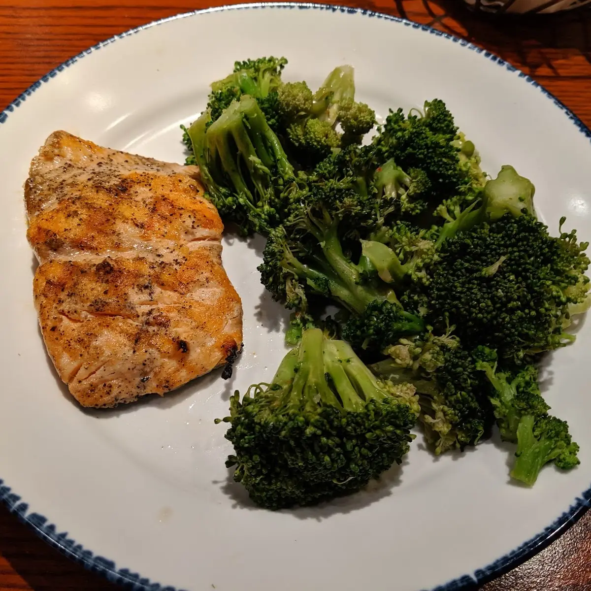 Grilled Salmon with Broccoli