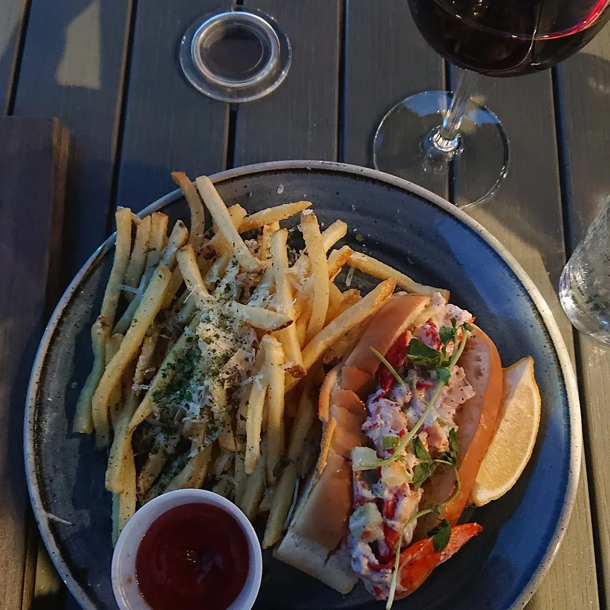 Lobster Roll with Fries, L'Écluse - halte gourmande