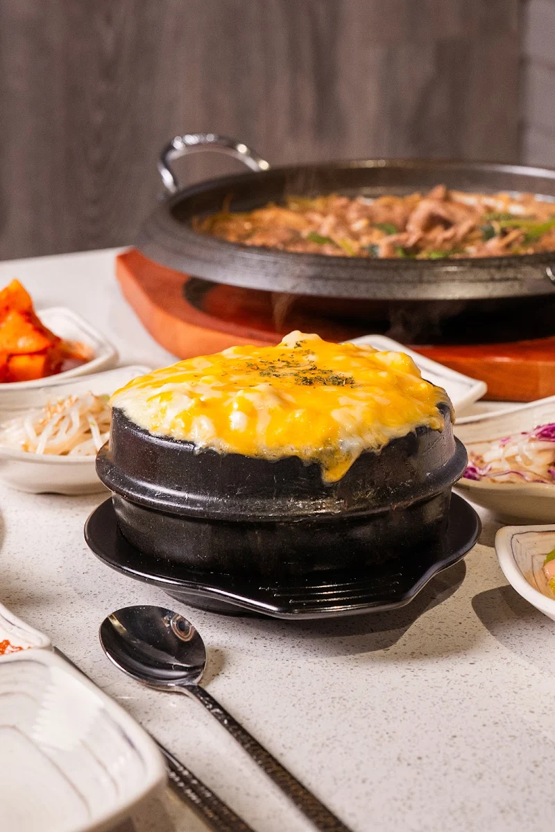 hot stone pot bibimbap 돌솥 비빔밥