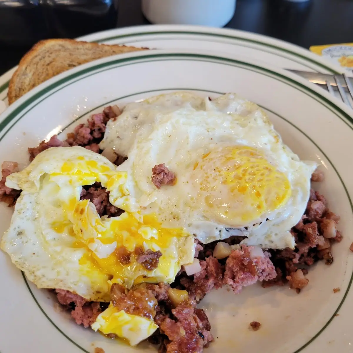 Corned Beef Hash w Eggs and Toast