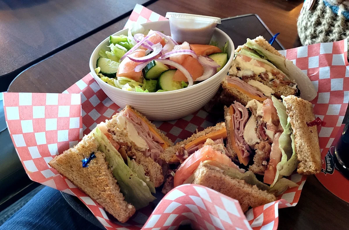 Chicken Club, The Trap