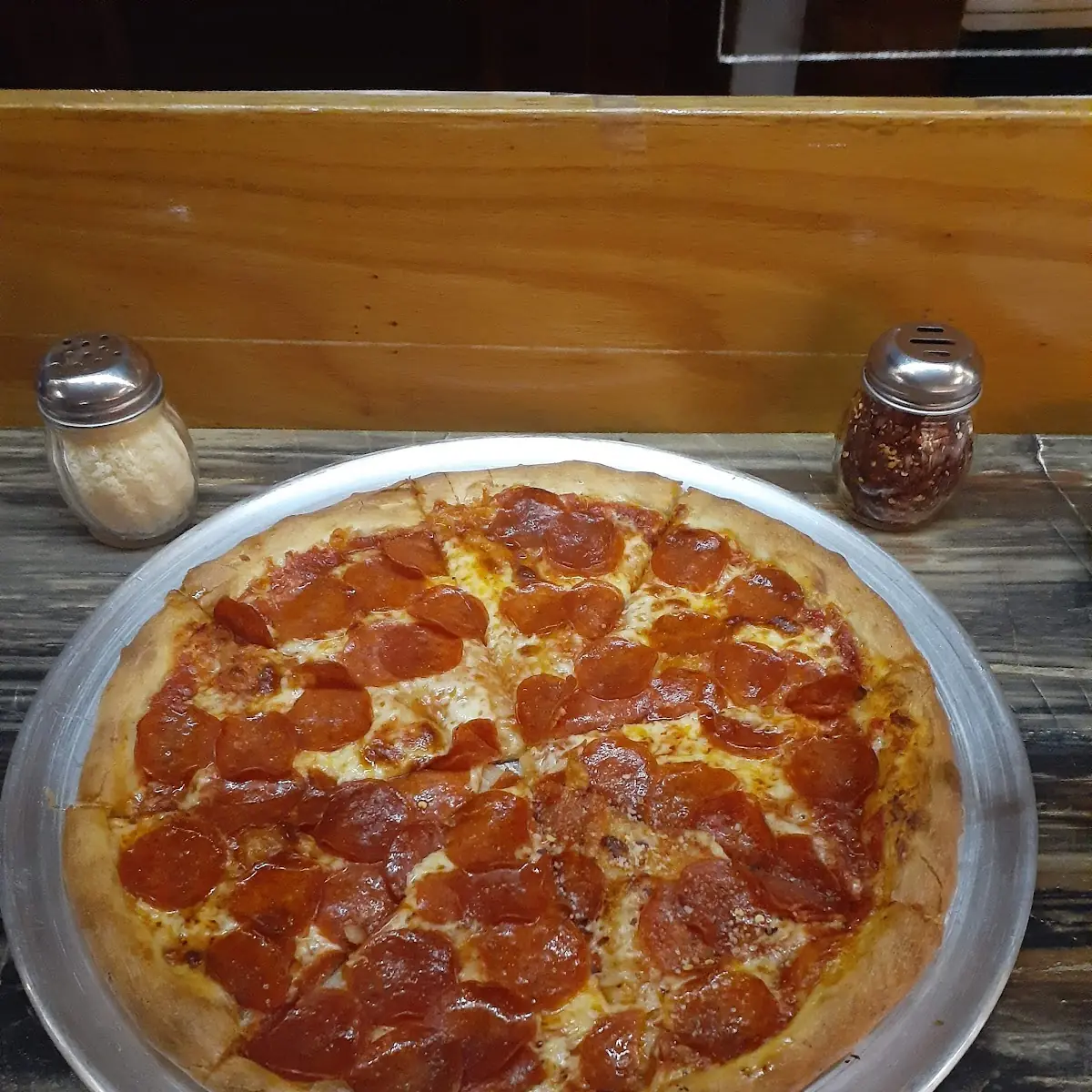 Large Pepperoni Pizza