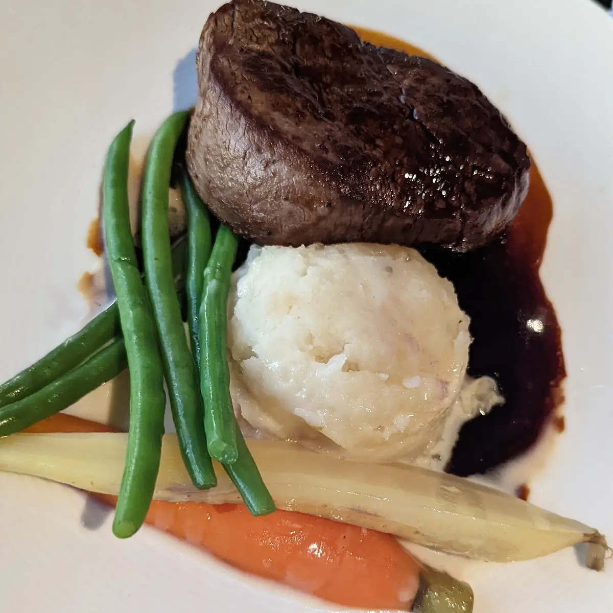 Fillet with Mashed Potatoes and Veggies