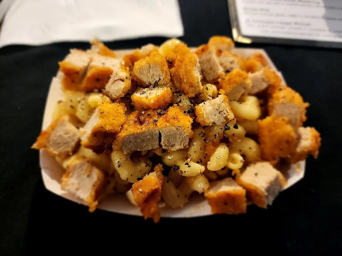Mac N' Cheese with Gardein Chicken