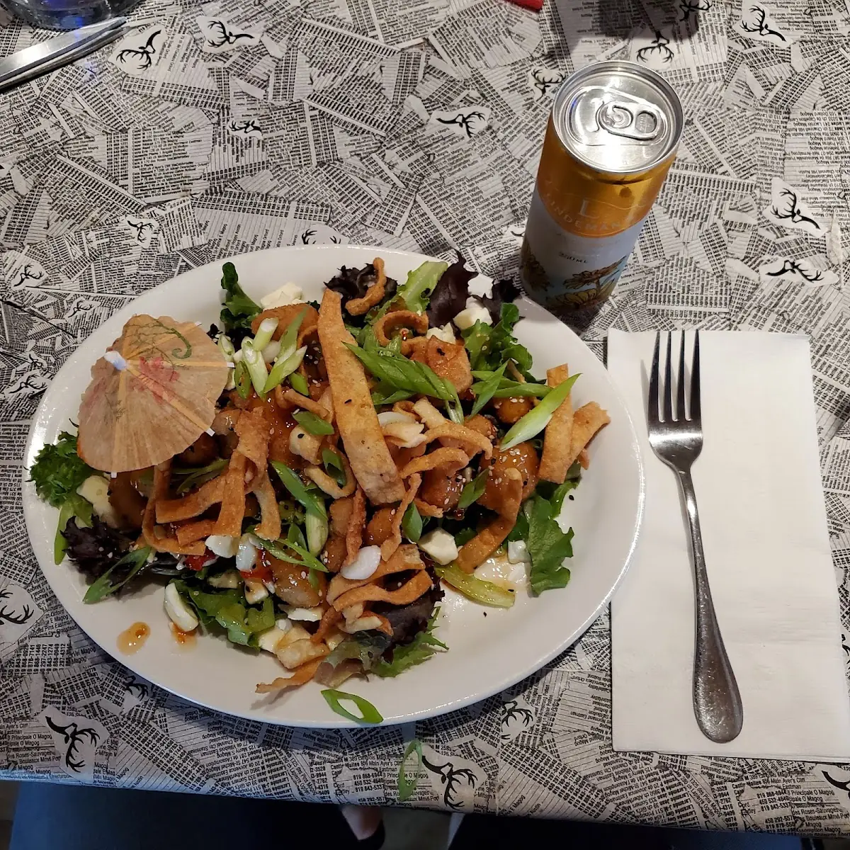 Salade Poutine À la Thaï