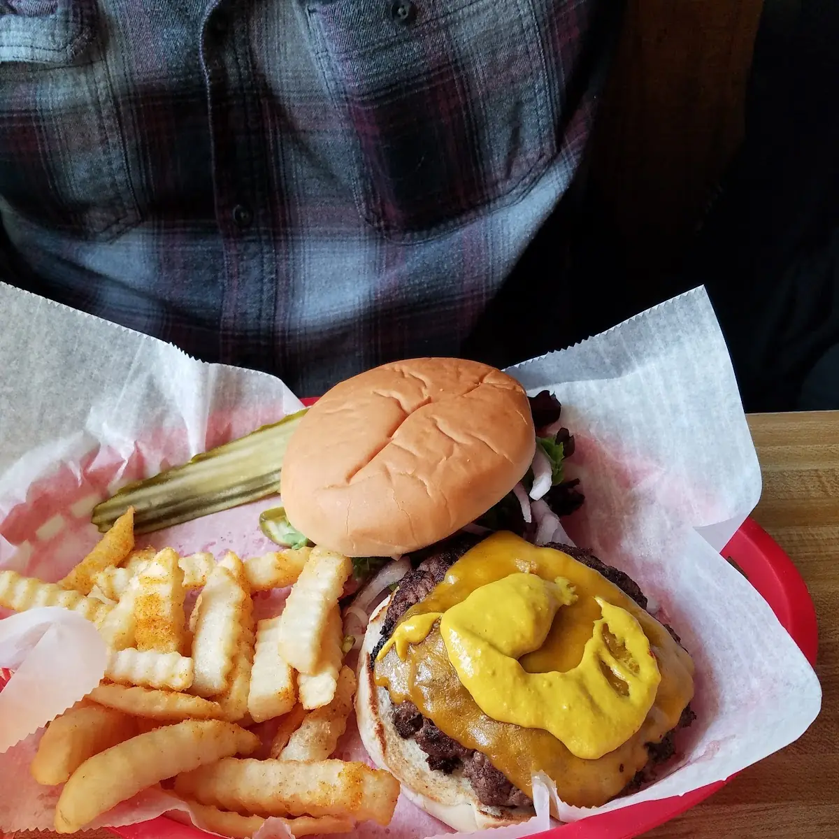 8oz Hamburger with American Cheese