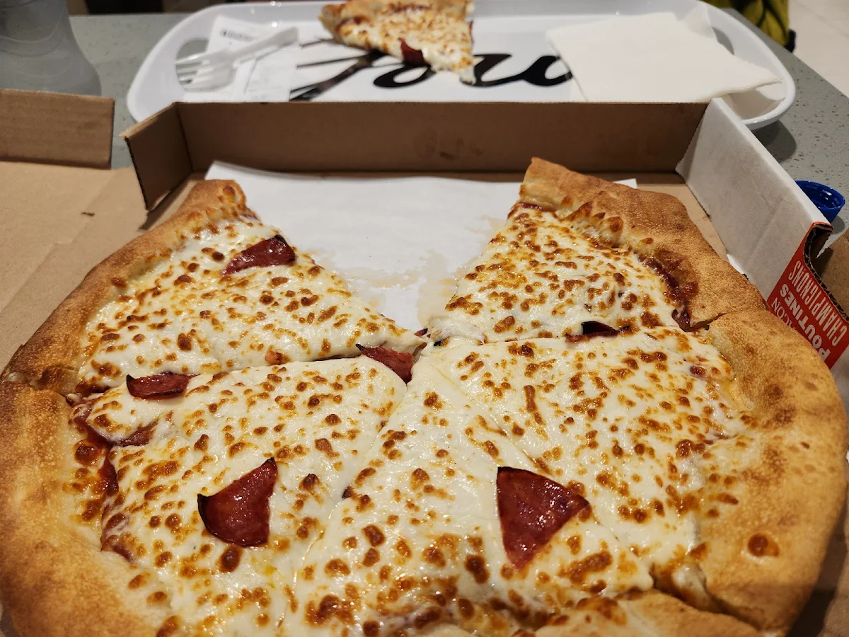 Pepperoni Pizza, Toujours Mikes