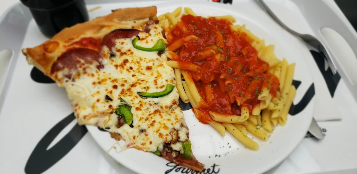 Pizza and Pasta, Toujours Mikes