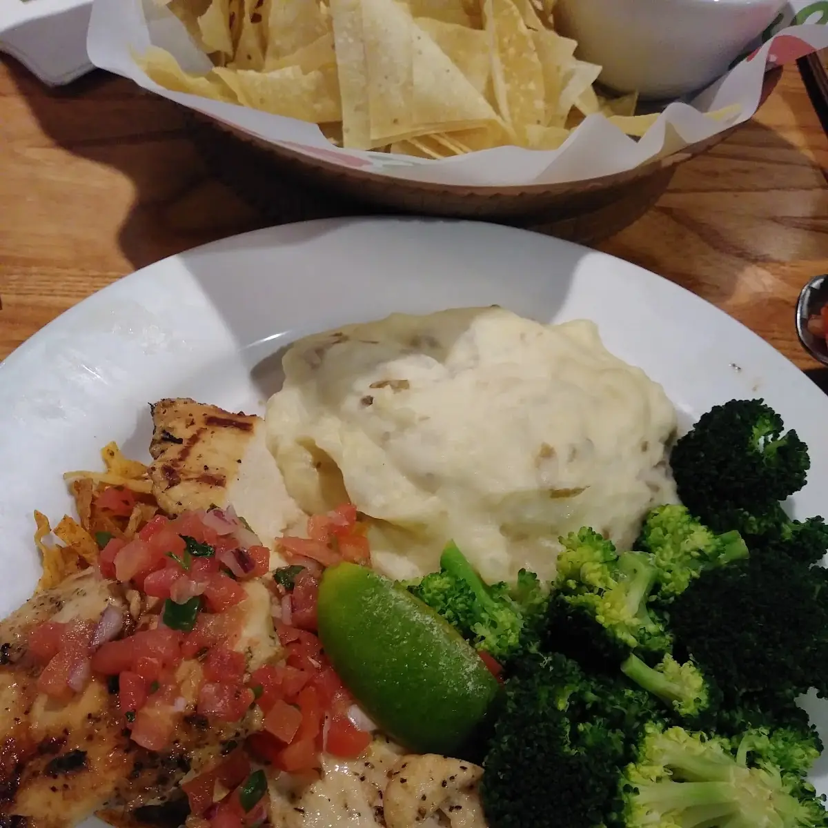 Margarita Chicken with Mashed Potatoes and Broccoli