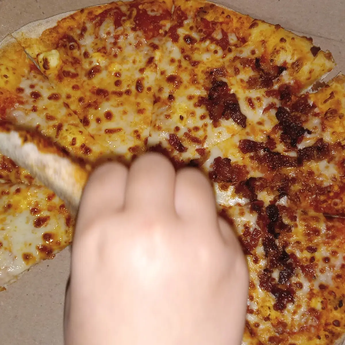 3 Cheese Pizza w Bacon & Jalapeño Juice