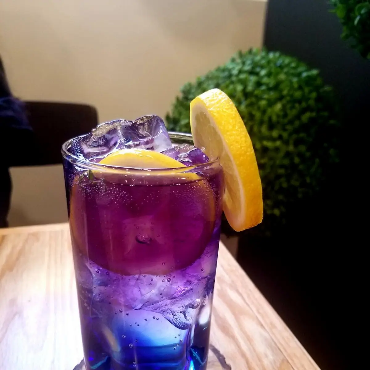 Butterfly Pea Lemon Soda Drink