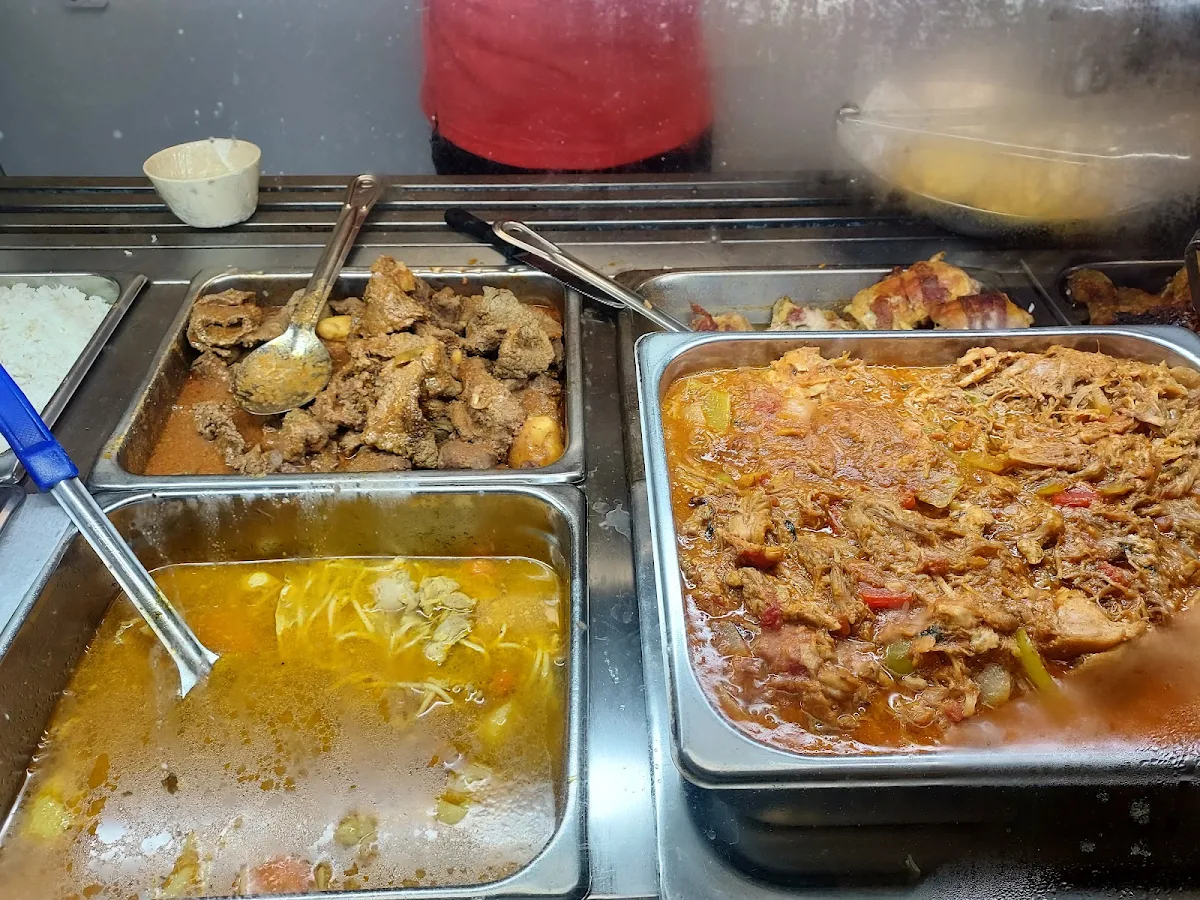 Sopa Pernil Pollo Guisado