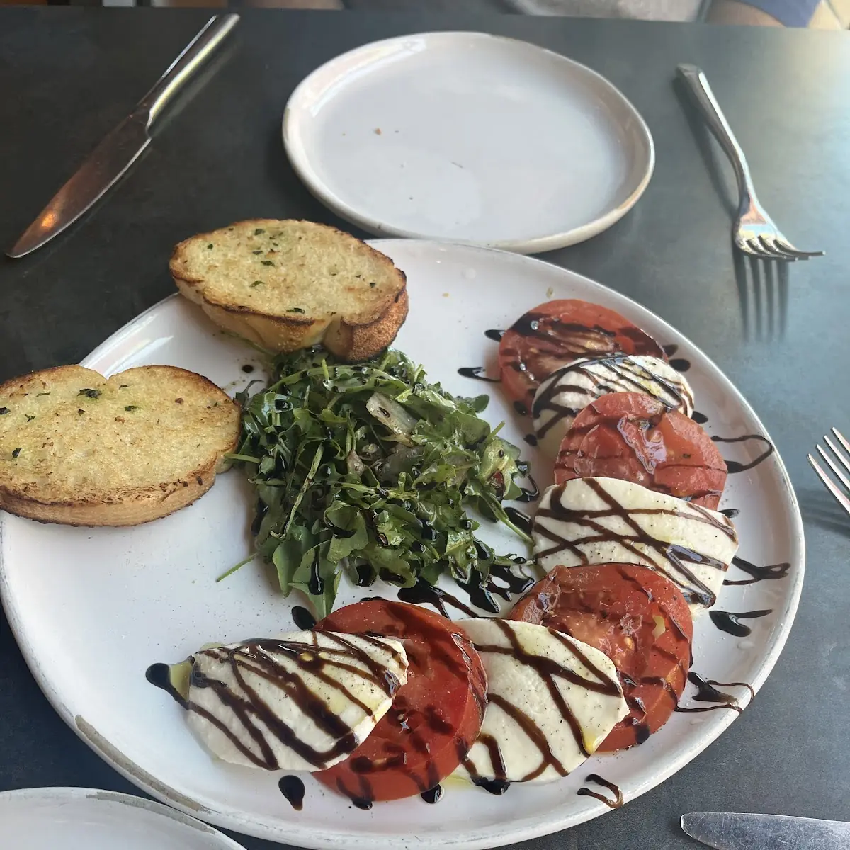 Insalata Capri Served with Toasted Garlic Bread