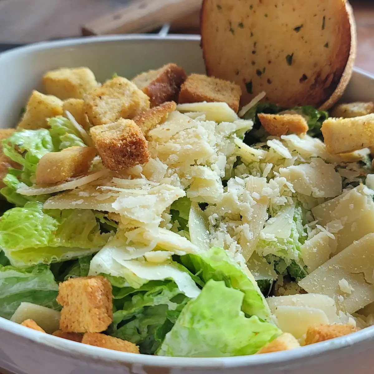 Insalata Cesare Served with Toasted Garlic Bread
