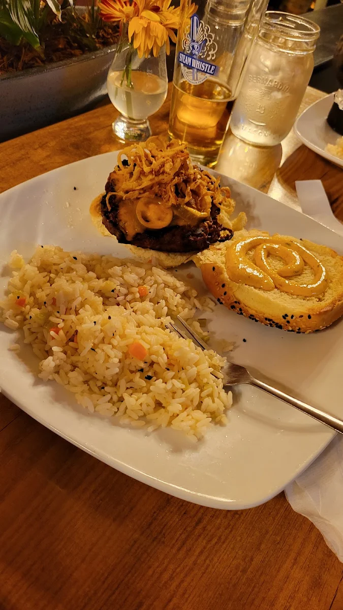 Jalapeno Cheddar Burger, Harbour House Tap & Kitchen