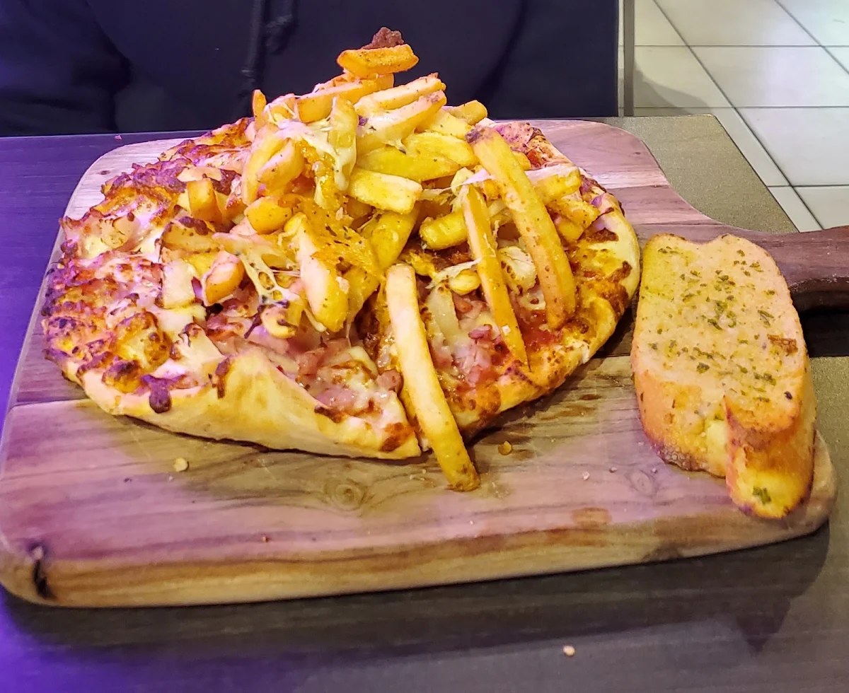 UFO Hawaiian Pizza, Pizza infinity