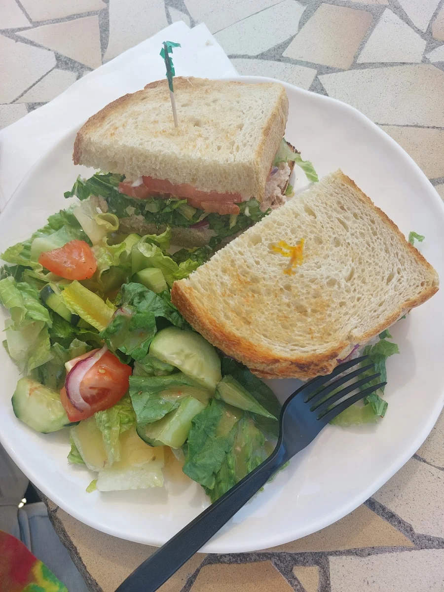blt Sandwich with Side Salad