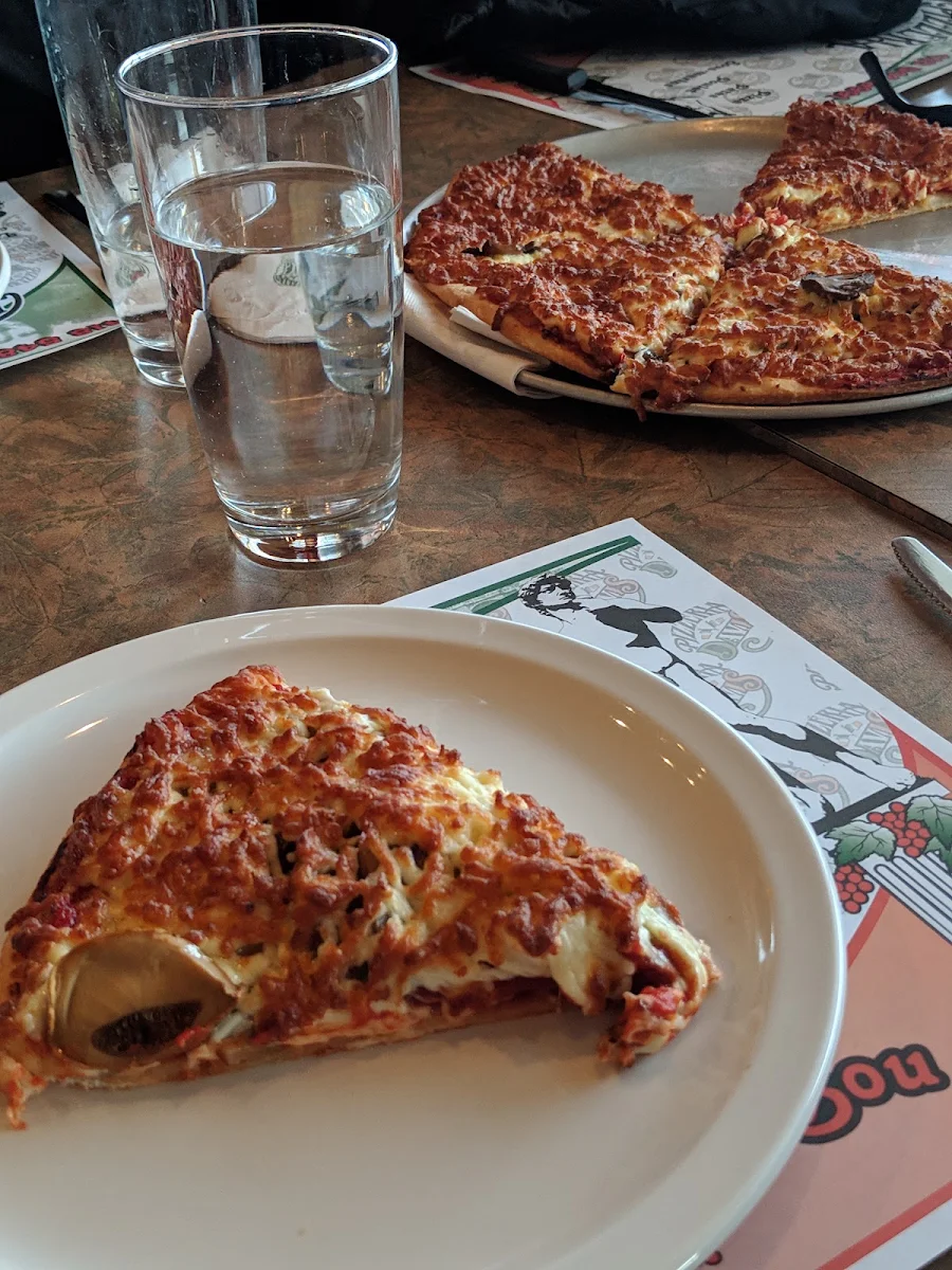 Highlights, Pizzéria Davis Arvida