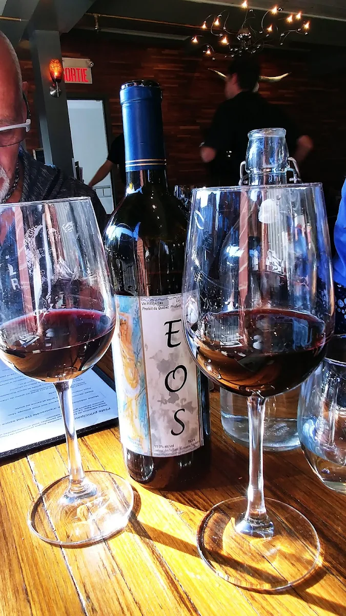 Vin Rouge, Méchant Steak Magog