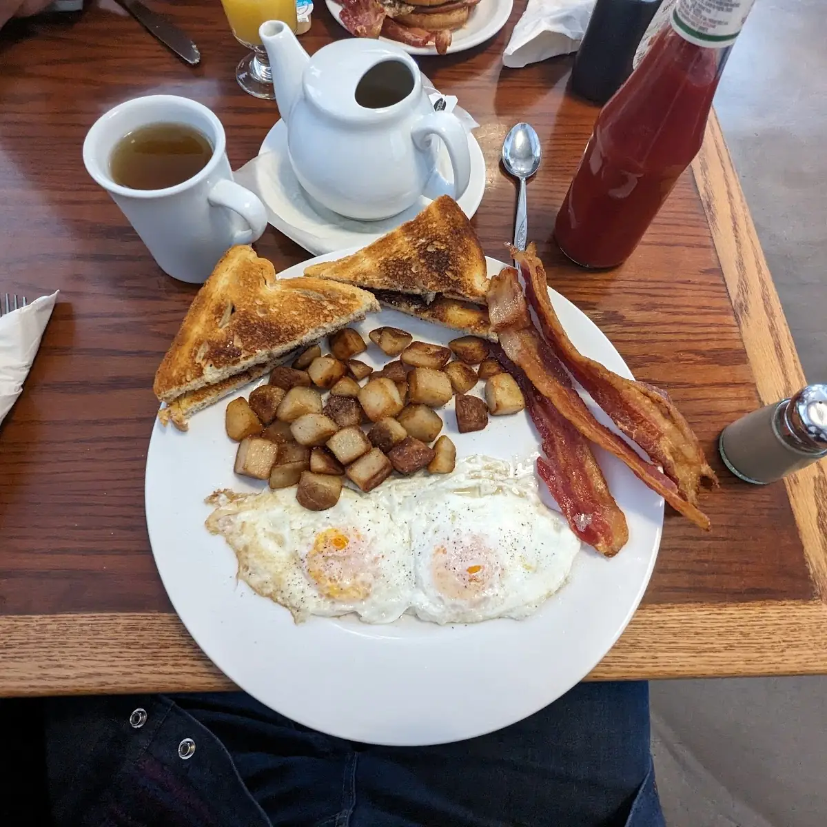 Full Breakfast w Bacon, Dagwood's Diner