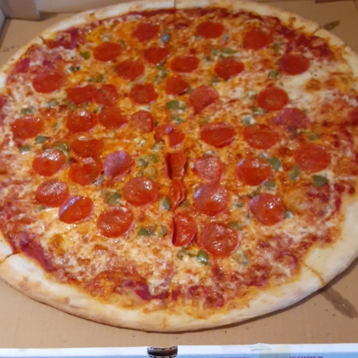 20in Green Pepper and Pepperoni Pizza OMG