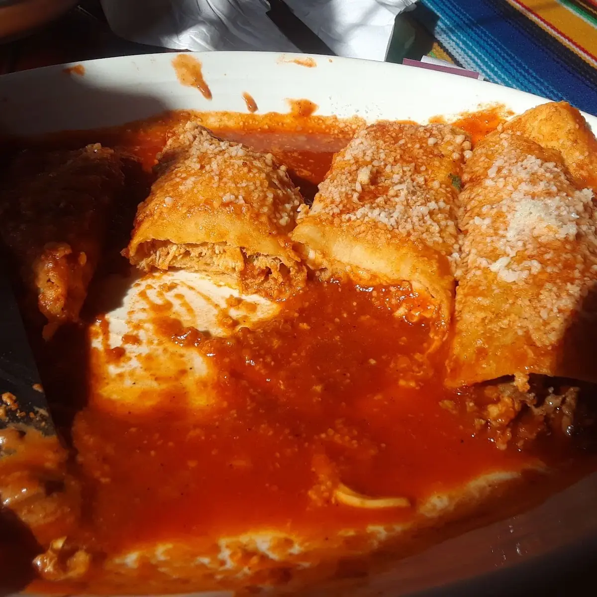 Enchiladas En Salsa Rojo
