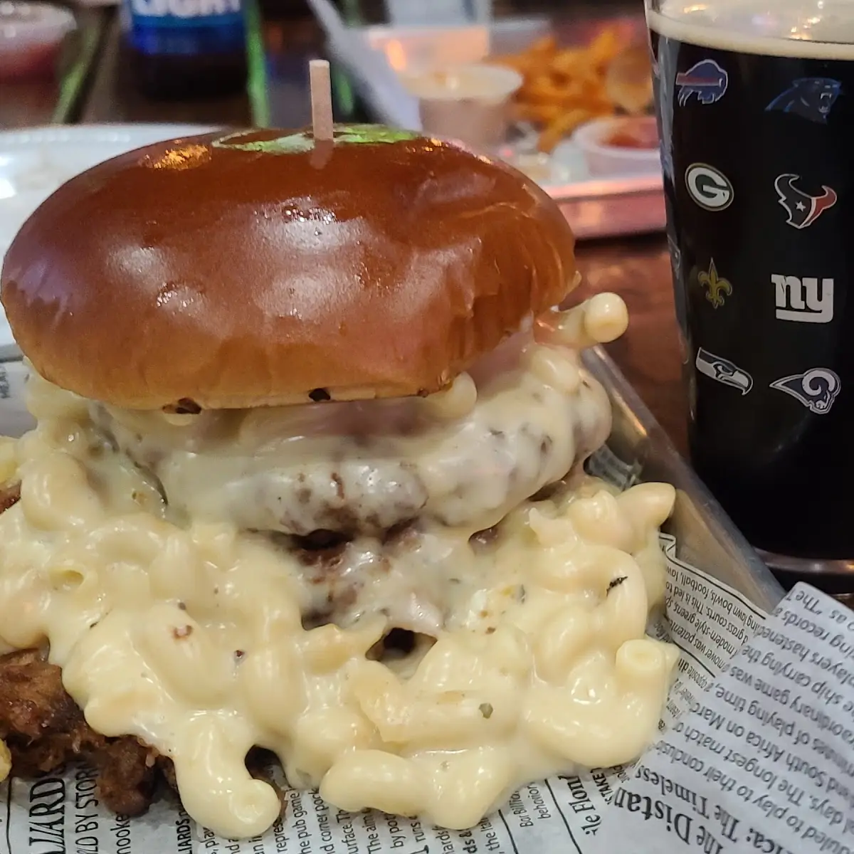 Mac Pulled Pork Burger