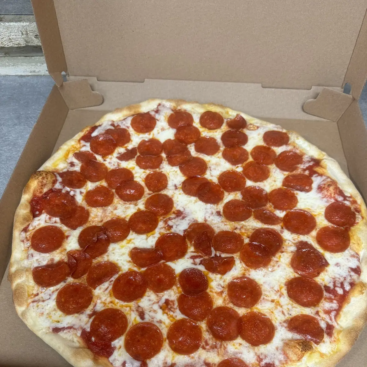 Xtra lg Pepperoni Pizza