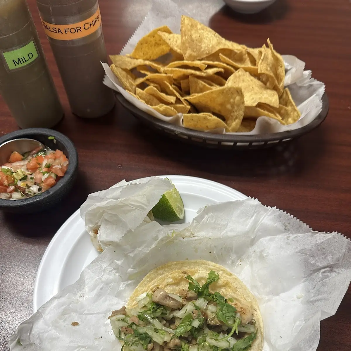 Chicken Taco with Salsa and Chips