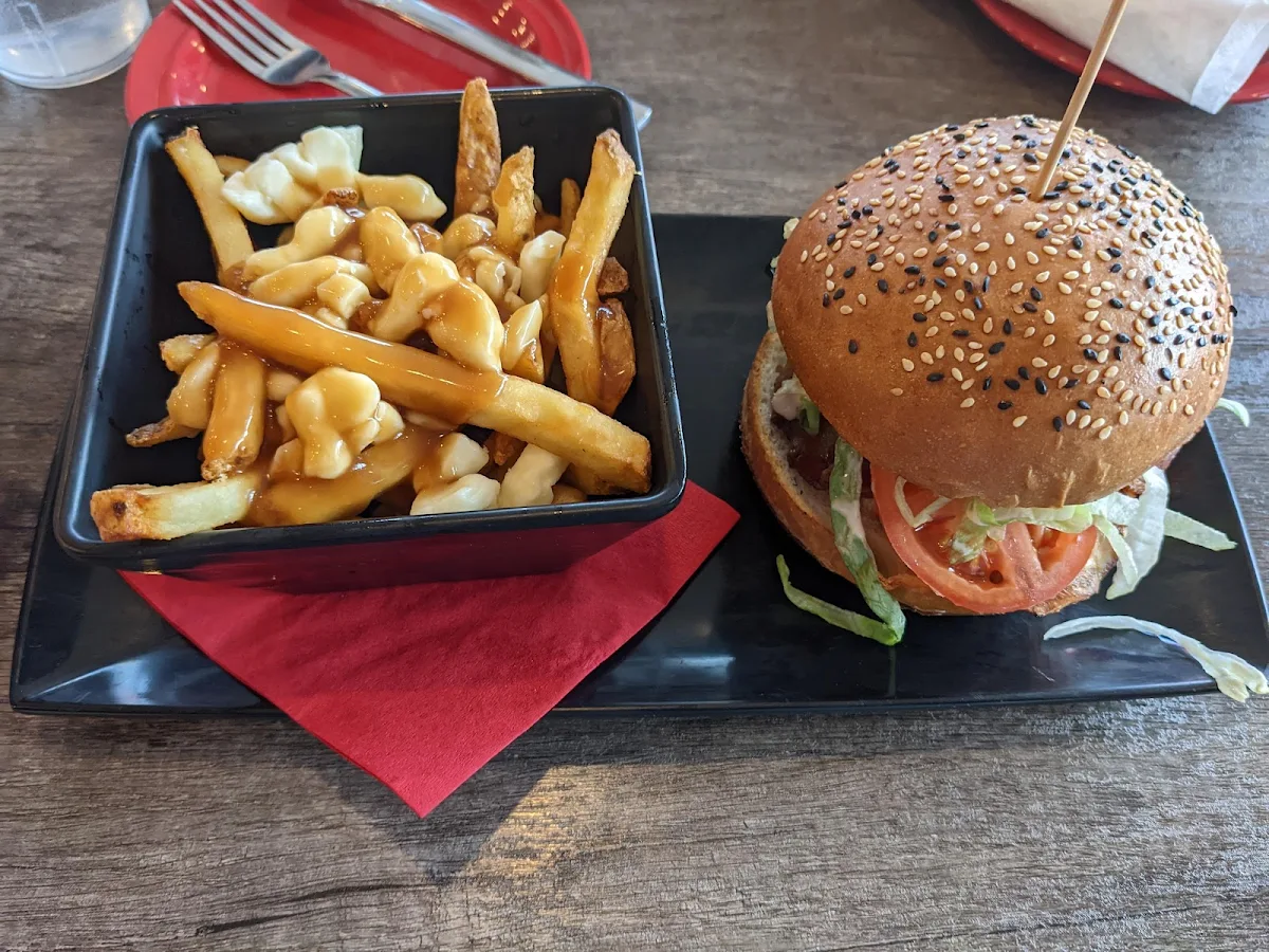 Burger with Poutine, Studabakers