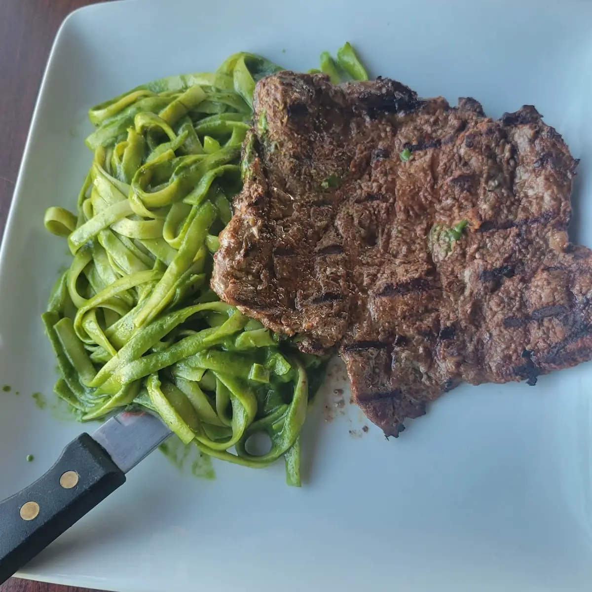 Tallarines Verdes Con Parrilla