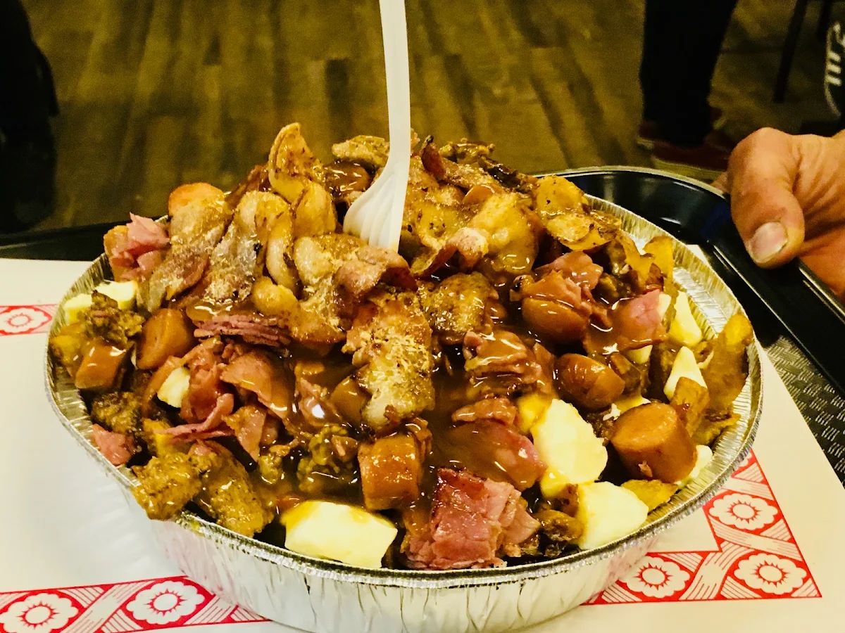 Grande Poutine Large Poutine, La Patate Royale 2.0