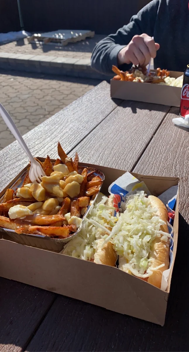 Hot-dogs Avec Poutine Liqueur, La Patate Royale 2.0
