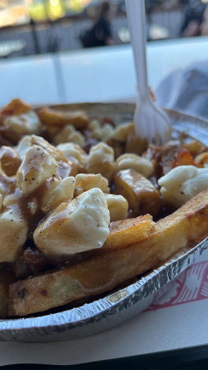 Poutine Moyenne Medium Poutine, La Patate Royale 2.0