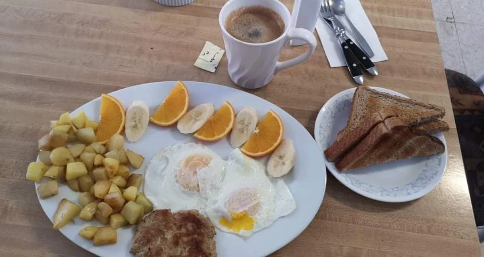 Highlights, Mina Café