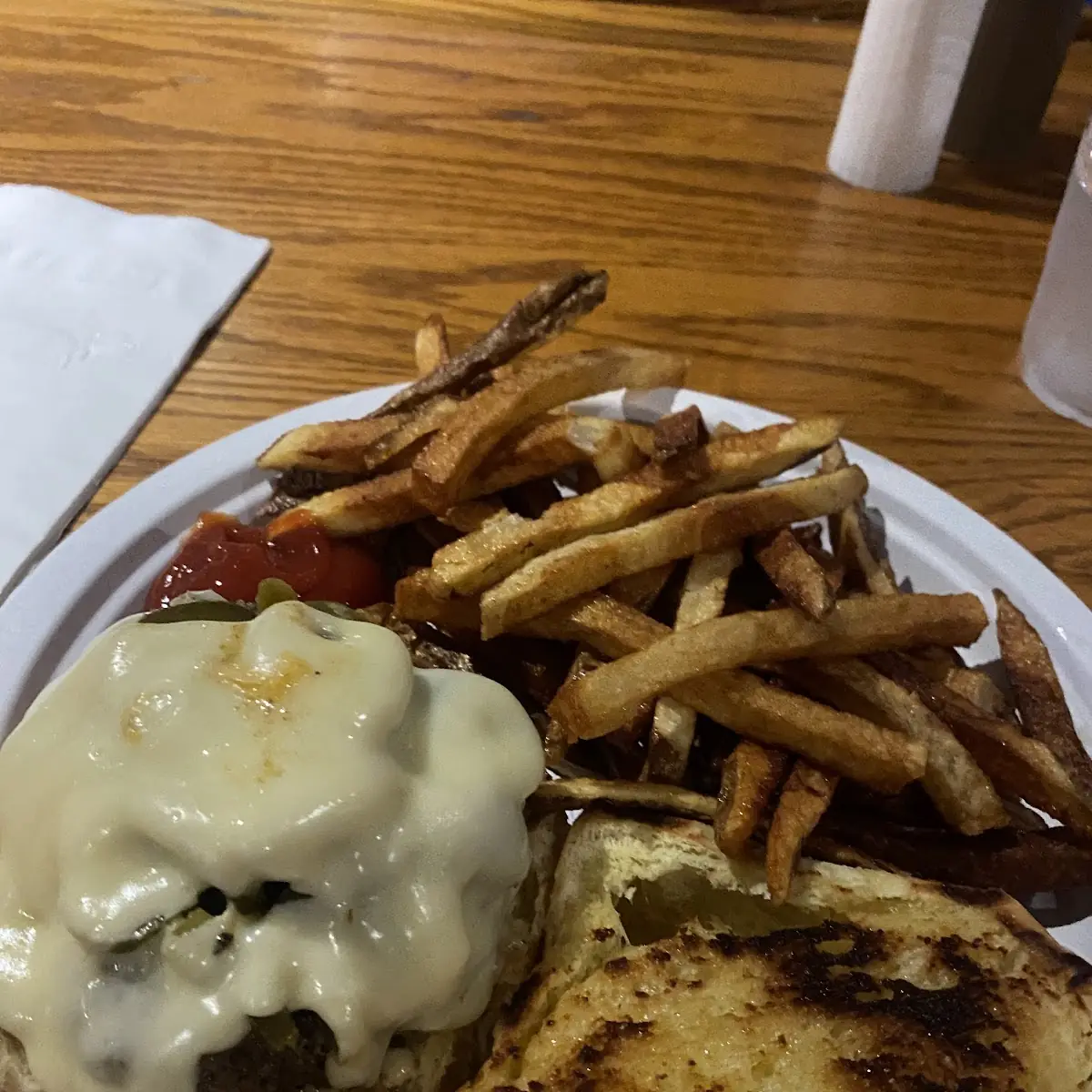 Burger w Hand Cut Fries
