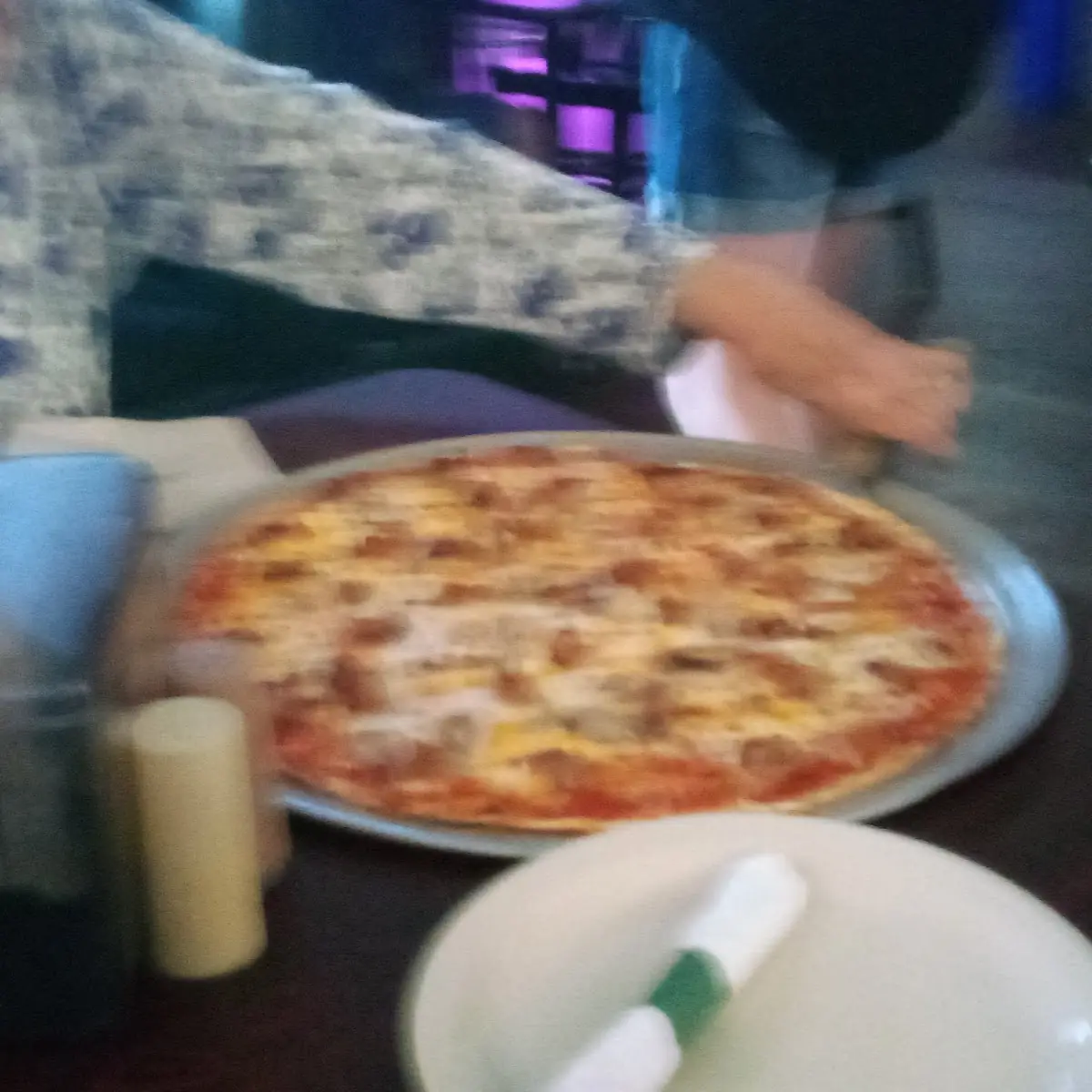 Large Pizza with Cheese Sausage & Mushrooms Thin Crust